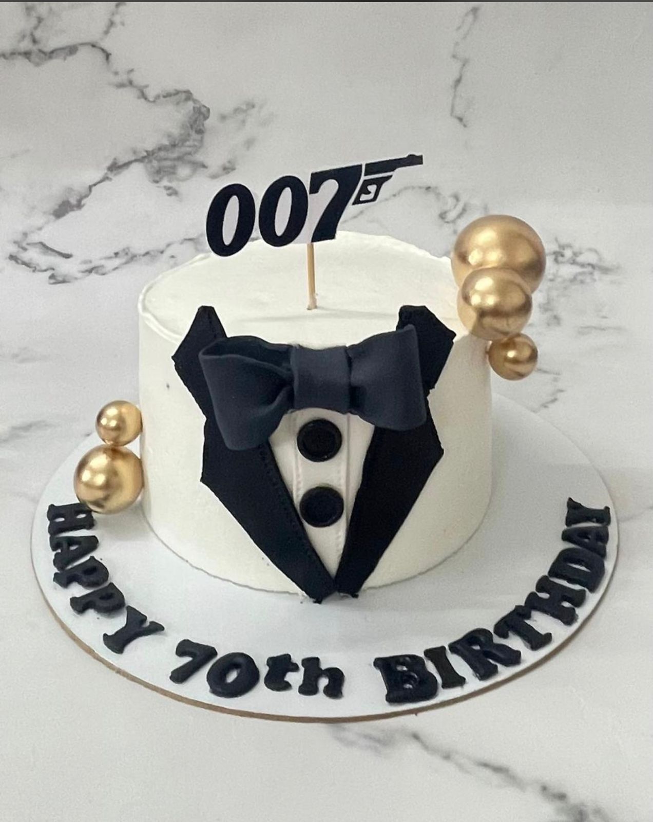 cassic tuxedo theme cake
